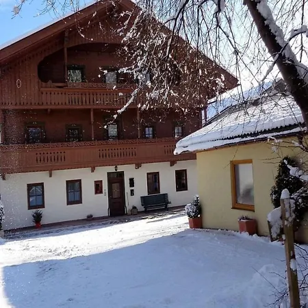 In Near Hochzillertal Skiing Apartment *