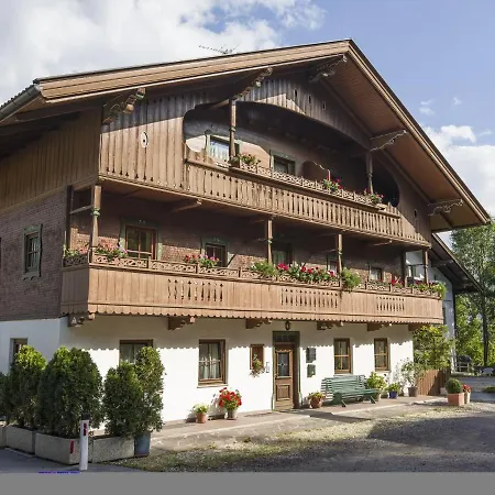 In Near Hochzillertal Skiing 公寓