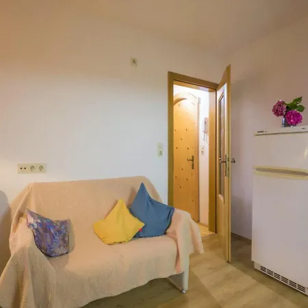 In Location In With Balcony * Fuegen