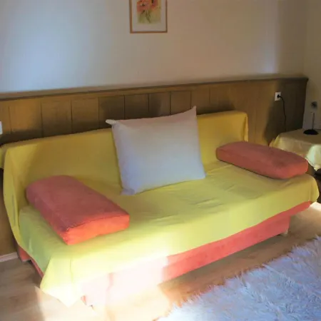 In Location In With Balcony Apartment Fuegen