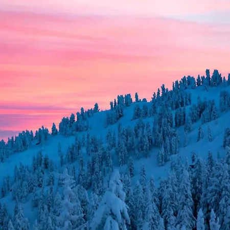 In Near Hochzillertal Skiing