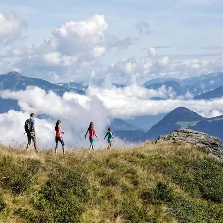 In Near Hochzillertal Skiing 公寓